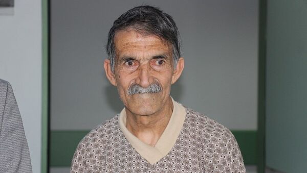 Trabzon'da geçirdiği felç sonucu Öldü denilen ve memleketi Ağrı'da cenaze hazırlıkları yapılan 66 yaşındaki Zeki Yıldız - Sputnik Türkiye