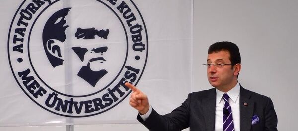 CHP'nin İstanbul Büyükşehir Belediye Başkan adayı Ekrem İmamoğlu, yerel seçim öncesinde isim vermeden AK Parti’nin adayı rakibi Binali Yıldırım’a “1984'te adaylar yan yana gelip seçim tartışması yaparken, biz bugün neden bir araya gelemiyoruz? Açık davet, bir TV kanalı bizi davet etsin rakibimle sohbet edelim” diyerek davette bulundu. - Sputnik Türkiye