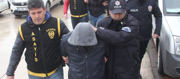 Çaldığı kimlikle kalp ameliyatı oldu, sevgilisini dolandırdı - Sputnik Türkiye