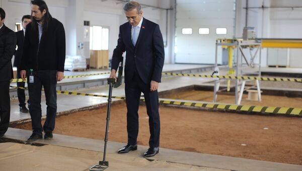 Savunma Sanayii Başkanı İsmail Demir - Dünyanın en hafif  mayın dedektörü OZAN - Sputnik Türkiye