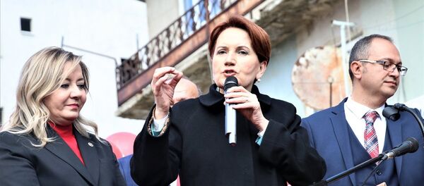 Akşener'den Isparta adayına: Bu ilçeyi unutursan gözlüğünü kırarım - Sputnik Türkiye