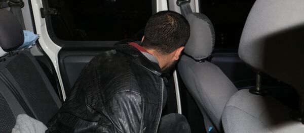 Adana’da bir kişi hırsızlık için girdiği oto yıkama dükkanı içerisinde polis tarafından suçüstü yakalandı - Sputnik Türkiye