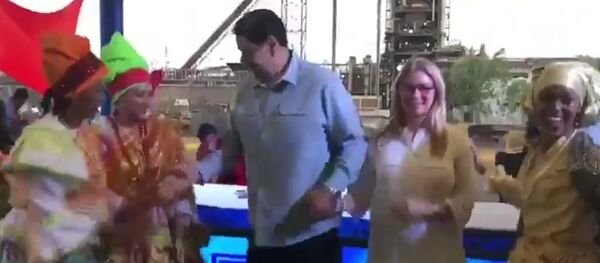 Venezüella Devlet Başkanı Nicolas Maduro’nun eşi Celia Flores ile dans etti - Sputnik Türkiye