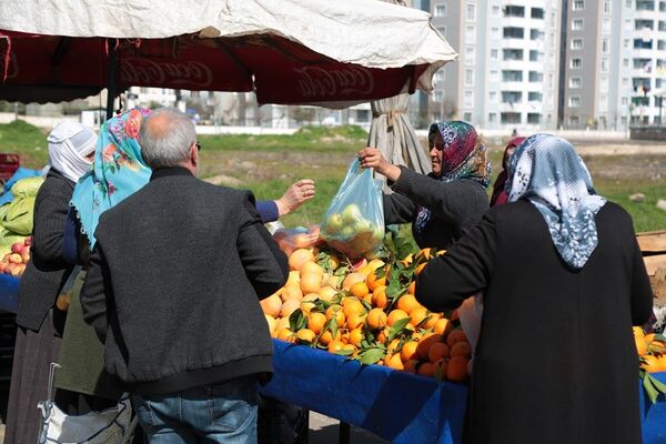 Diyarbakır’da, Türkiye’nin ilk kadın semt pazarı olma özelliği taşıyan Jiyan Semt Pazarı - kadın - pazar - Sputnik Türkiye