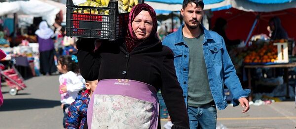 Diyarbakır’da, Türkiye’nin ilk kadın semt pazarı olma özelliği taşıyan Jiyan Semt Pazarı - kadın - pazar Diyarbakır’da, Türkiye’nin ilk kadın semt pazarı olma özelliği taşıyan Jiyan Semt Pazarı - kadın - pazar - Sputnik Türkiye