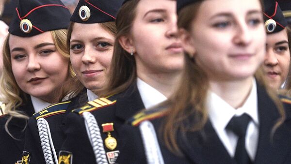 Zor görevlerini layıkıyla yerine getiren Rus kadın askerler - Sputnik Türkiye