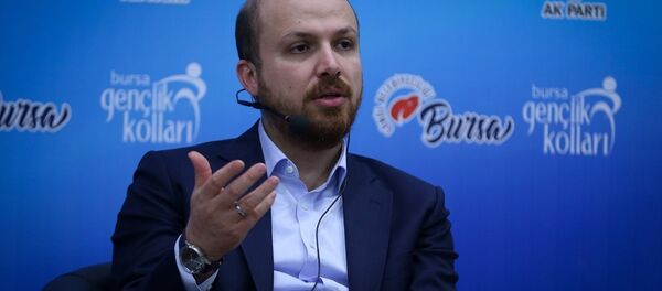 Bilal Erdoğan, AK Parti Bursa Gençlik Kolları tarafından düzenlenen Gençlik Buluşmasında yaptığı konuşmada, iddialı gençler için ileriye dönük plan yapabilmenin önem taşıdığını belirtti. - Sputnik Türkiye