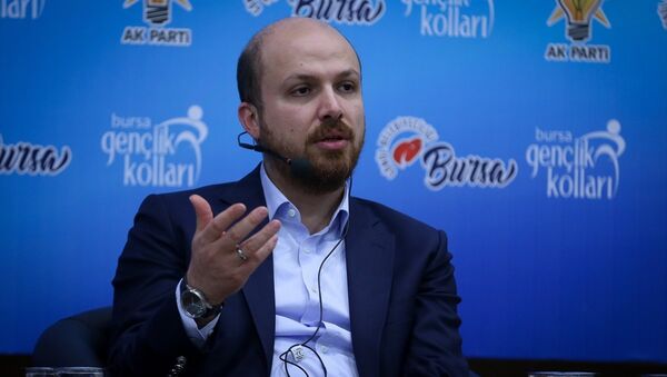Bilal Erdoğan, AK Parti Bursa Gençlik Kolları tarafından düzenlenen Gençlik Buluşmasında yaptığı konuşmada, iddialı gençler için ileriye dönük plan yapabilmenin önem taşıdığını belirtti. - Sputnik Türkiye