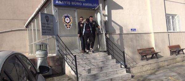 pantolon çalarken yakalanan İstanbul'da iş insanının oğlu - Sputnik Türkiye