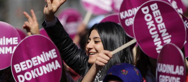 Diyarbakır’da 8 Mart mitingi: Leyla Güven ve Öykü Arin için çağrı - Sputnik Türkiye