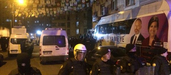 HDP Diyarbakır İl Binasına polis baskını - Sputnik Türkiye