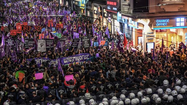 8 Mart Kadınlar Günü gece yürüyüşü - Sputnik Türkiye