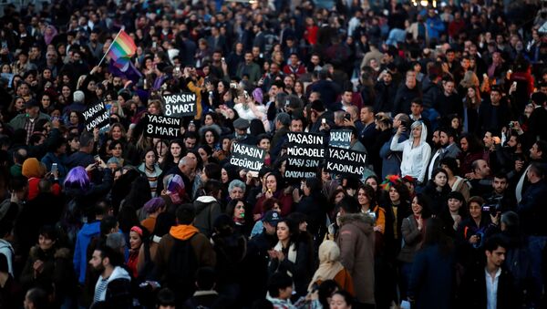 Ajansların objektifinden 8 Mart Feminist Gece Yürüyüşü - Sputnik Türkiye