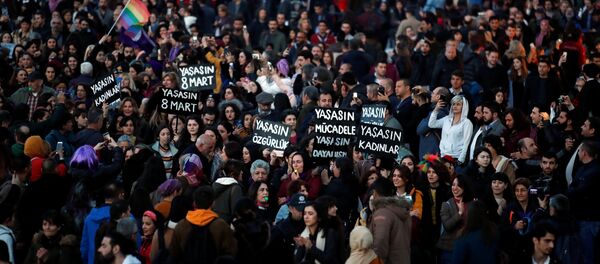 Ajansların objektifinden 8 Mart Feminist Gece Yürüyüşü - Sputnik Türkiye