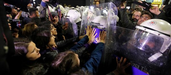 Ajansların objektifinden 8 Mart Feminist Gece Yürüyüşü - Sputnik Türkiye