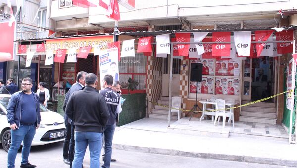 İzmir - CHP'nin seçim bürosu -  silahlı saldırı - Sputnik Türkiye