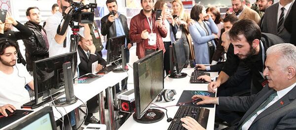 Binali Yıldırım PUBG oynadı - Sputnik Türkiye