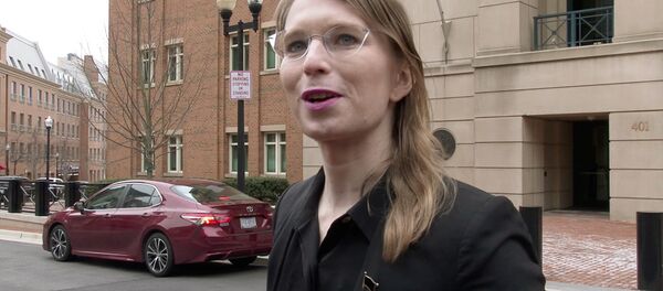 ABD'nin askeri ve diplomatik sırlarını 2010 yılında WikiLeaks ile paylaşan eski ordu istihbarat analisti Chelsea Manning - Sputnik Türkiye