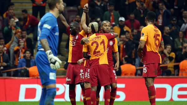 Galatasaray, sahasında farklı kazandı - Sputnik Türkiye