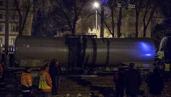 Ankara'nın Sincan ilçesinde akaryakıt taşıyan yük treninin raydan çıktı - Sputnik Türkiye