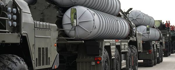 S-400 hava savunma füze sistemleri Rusya'da bir geçit töreninde - Sputnik Türkiye