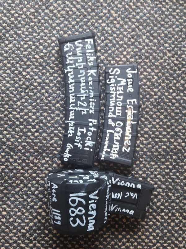 Yeni Zelanda'da iki camiye düzenlenen silahlı saldırının faili olarak açıklanan Avustralya vatandaşı Brenton Tarrant'ın kullandığı silah - Sputnik Türkiye