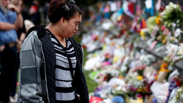 Yeni Zelanda cami saldırılarında yaşamını yitirenler Christchurch kentinde çiçeklerle anıldı - Sputnik Türkiye