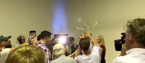 'Yeni Zelanda saldırılarının nedeni artan göç' diyen Avustralyalı senatöre yumurtalı protesto - Sputnik Türkiye