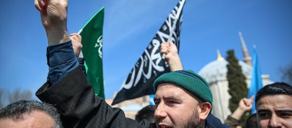 Ayasofya Müzesi önünde bir araya gelen çeşitli sivil toplum kuruluşu (STK) mensupları ve vatandaşlar, Yeni Zelanda'da iki camiye düzenlenen terör saldırısını protesto etti. - Sputnik Türkiye