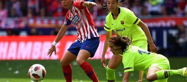 İspanya Kadınlar Futbol Ligi'nde Atletico Madrid ile Barcelona arasında oynanan maç - Sputnik Türkiye