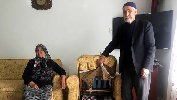 25 yıldır biriktirdikleri paraları çalınan Mehmet Nuri Mergen ve eşi Nazmiye Mergen - Sputnik Türkiye