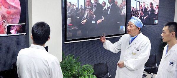 Dünyanın ilk uzaktan beyin ameliyatı - Sputnik Türkiye