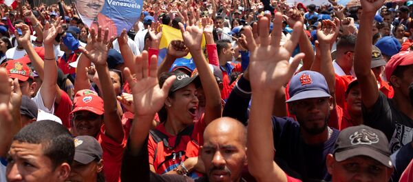 Venezüella'da Maduro'ya destek veren halk - Sputnik Türkiye