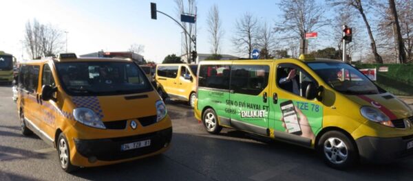 Kadıköy'de dolmuşçu eylemi: 'Marmaray işlerimizi düşürdü' - Sputnik Türkiye