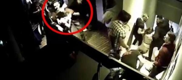 Dorock XL kadın müşteriyi darp görüntüsü - Sputnik Türkiye