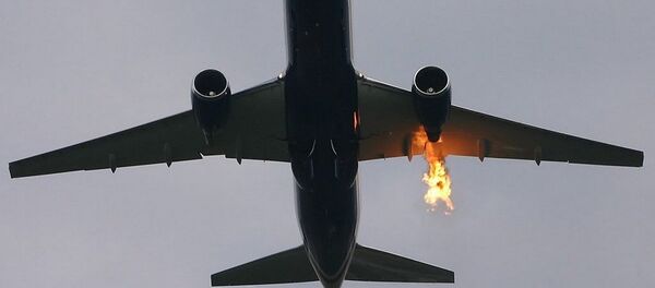 Tahran'da içerisinde 50 yolcu bulunan uçak alev aldı - Sputnik Türkiye