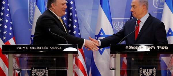 Netanyahu, bölgesel tur kapsamında İsrail'e gelen ABD Dışişleri Bakanı Mike Pompeo ile Batı Kudüs'teki Başbakanlık Ofisi'nde görüştü. - Sputnik Türkiye