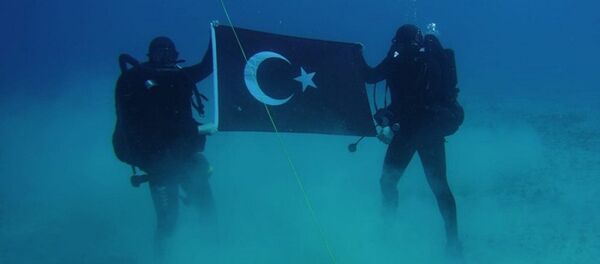 Yunanistan'dan Girit'te denizaltında Türk bayrağı açan dalgıç askere tepki - Sputnik Türkiye