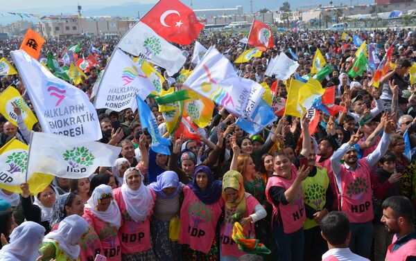 Mersin'de HDP'den Türk bayraklı Nevruz kutlaması - Sputnik Türkiye