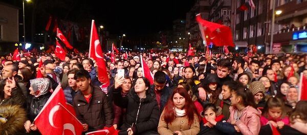 Baharın müjdecisi olarak nitelendirilen Nevruz Bayramı, Silivri'de Alişan ve Demet Akalın konseriyle kutlandı. - Sputnik Türkiye