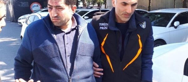 Senegalli turiste hakaret eden taksici - Sputnik Türkiye