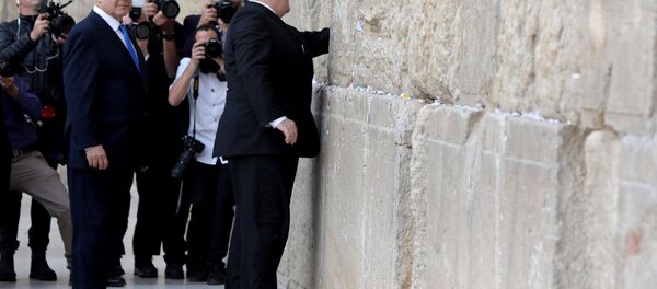 ABD Dışişleri Bakanı Mike Pompeo'nun Kudüs'te Ağlama Duvarı'nı ziyaretine İsrail Başbakanı Benyamin Netanyahu da eşlik etti. (21 Mart 2019) - Sputnik Türkiye