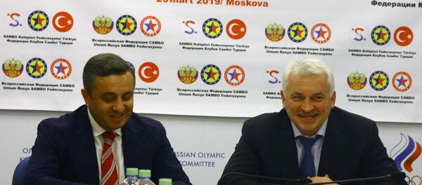 Rusya ve Avrupa Sambo Federasyonu Başkanı Sergey Eliseev ve Türkiye Sambo Kulüpleri Federasyonu Başkanı Kadir Polat. - Sputnik Türkiye