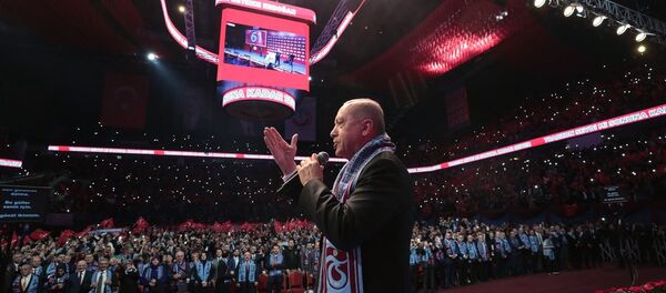 Cumhurbaşkanı Recep Tayyip Erdoğan, İstanbul'da Sinan Erdem Spor Salonu'nda düzenlenen Büyük Trabzonlular Buluşmasına katıldı. Cumhurbaşkanı Recep Tayyip Erdoğan, İstanbul'da Sinan Erdem Spor Salonu'nda düzenlenen Büyük Trabzonlular Buluşmasına katıldı. - Sputnik Türkiye