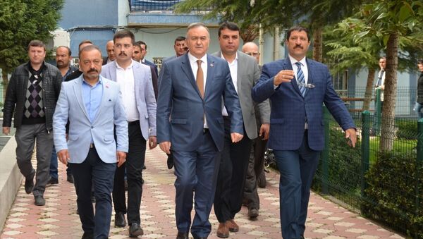MHP Grup Başkanvekili Erkan Akçay (Ortada) - Sputnik Türkiye