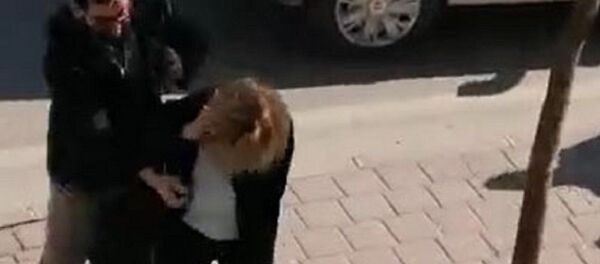 Kadın belediye otobüs şoförünün yüzüne biber gazı sıktı - Sputnik Türkiye