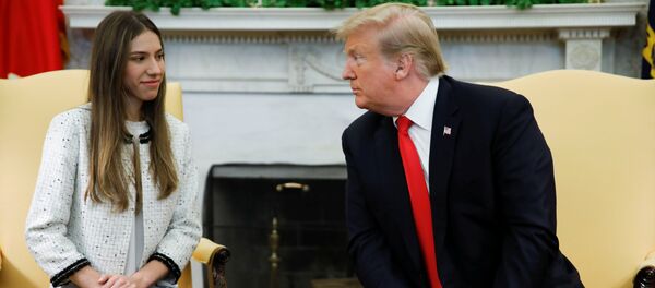 ABD Başkanı ve Yardımcısı Donald Trump ve Mike Pence, Juan Guaido'nun eşi Fabiana Rosales'i Oval Ofis'te ağırladı. - Sputnik Türkiye