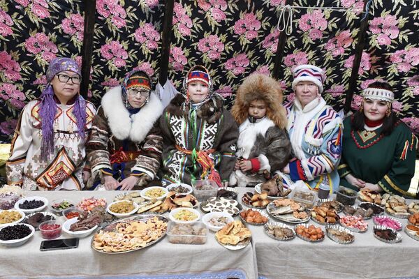 Rusya'da Ren Geyiği Çobanı Günü kutlamaları - Sputnik Türkiye