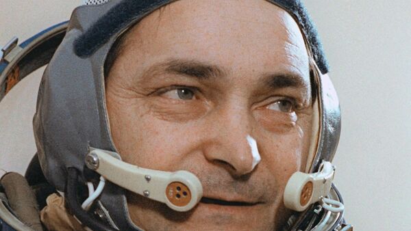 Uzayda tek başına en uzun süre kalma rekorunun sahibi Rus kozmonot Valeriy Bıkovskiy - Sputnik Türkiye