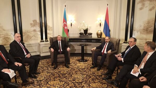 Azerbaycan Cumhurbaşkanı İlham Aliyev- Ermenistan Başbakanı Nikol Paşinyan - Sputnik Türkiye